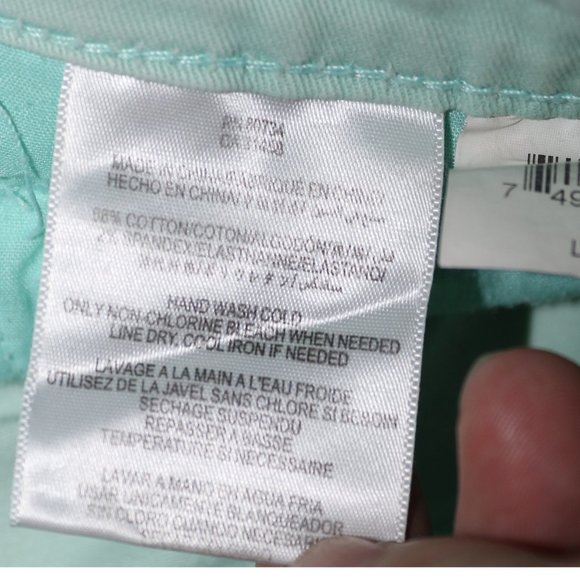 BCBG BCBGeneration Shortie Shorts - Waist 29x1.5 Inseam - Length 9 - Rise 8 - Picture 5 of 8